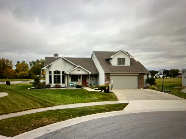 9827 Crystal Cove Ct, New Haven, IN 46774