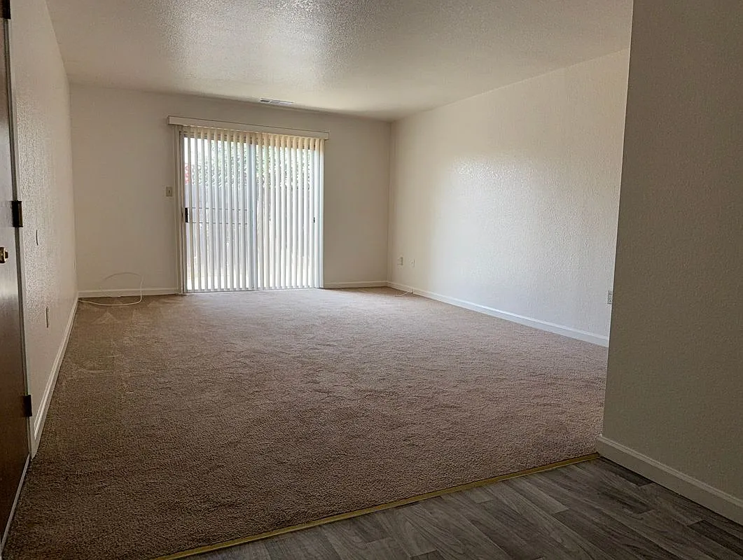 2 bed, 1.0 bath, 909 sqft, $1,900 — Photo 2