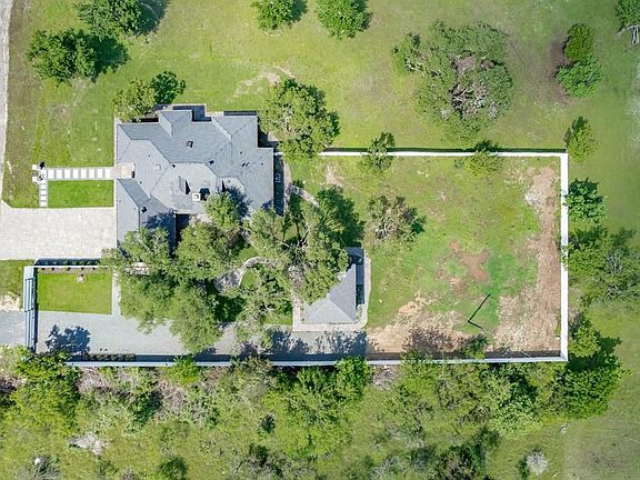 4th image of 105 River Hills Dr