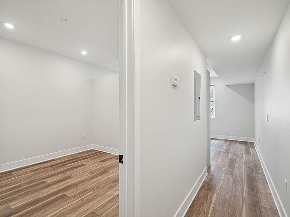 4th image of 862 N 41st St #17424738