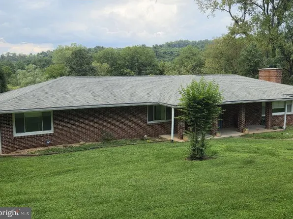 35 Lake Front Rd, Front Royal, VA 22630