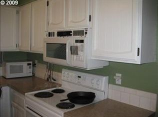 1070 S Elm St, Canby, OR 97013