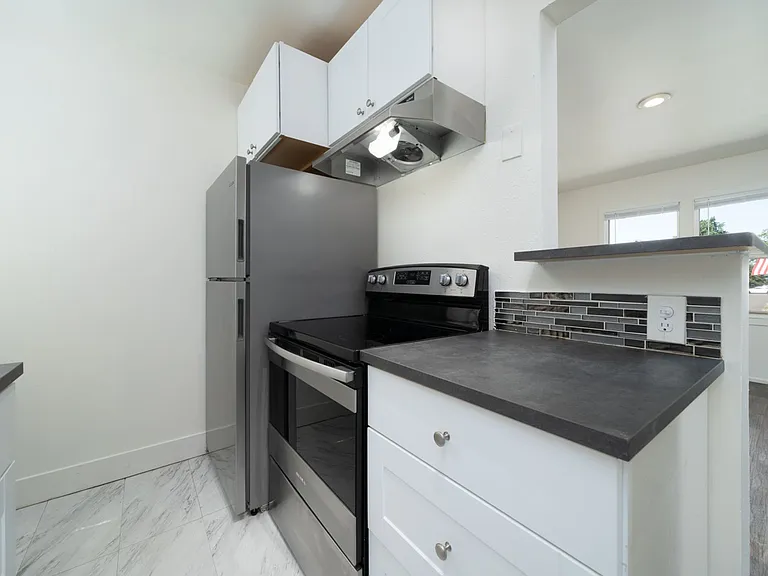 10746 NE Wygant St — Photo 24
