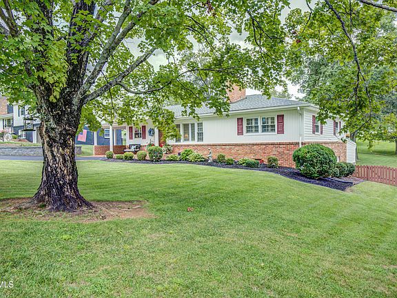 3rd image of 1175 Foxcroft Rd
