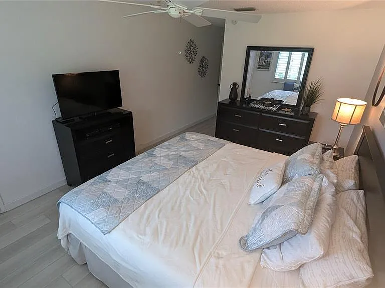 1624 Stickney Point Rd #107 — Photo 7