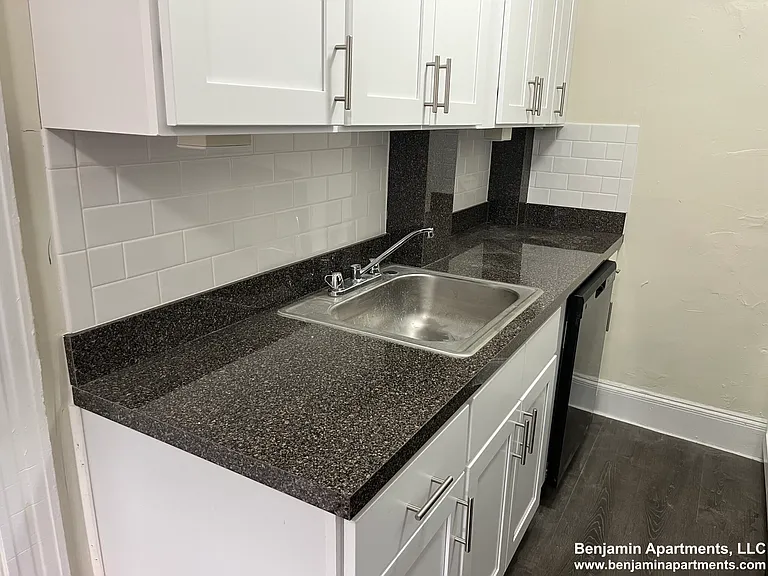 88 Washington St #8 — Photo 4
