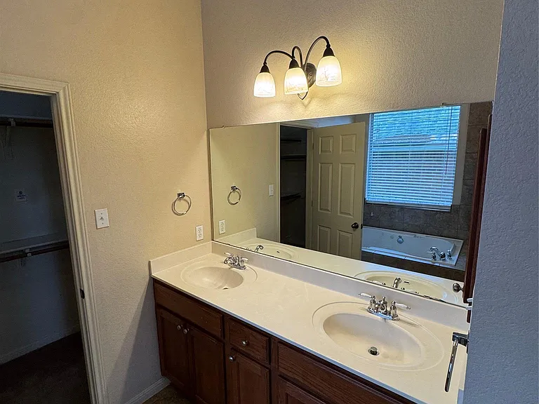 12401 Central Park Dr — Photo 12