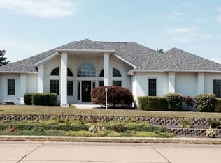 8122 Kingston Dr, Newburgh, IN 47630