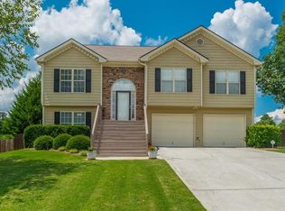 1040 Grayson Oaks Dr, Lawrenceville, GA 30045
