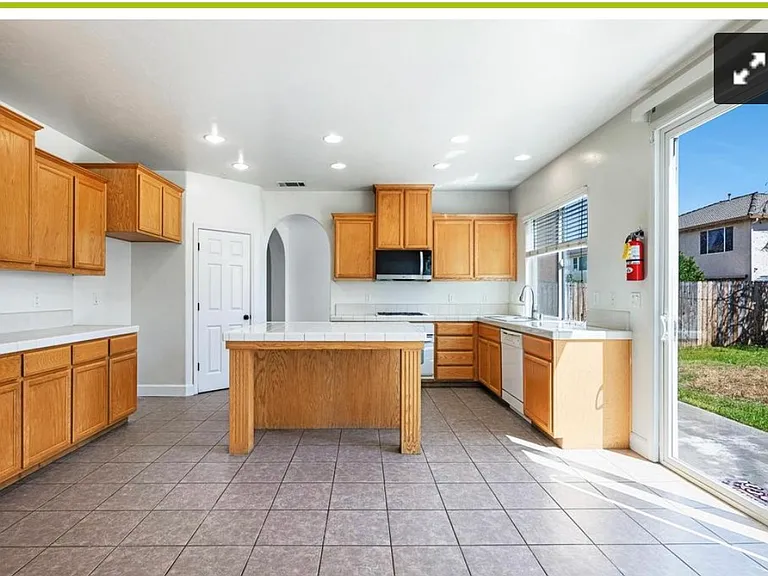 7087 E Fedora Ave — Photo 4