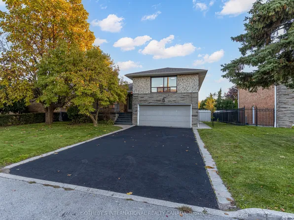 34 Euphrasia Dr, Toronto, ON M6B 3V9