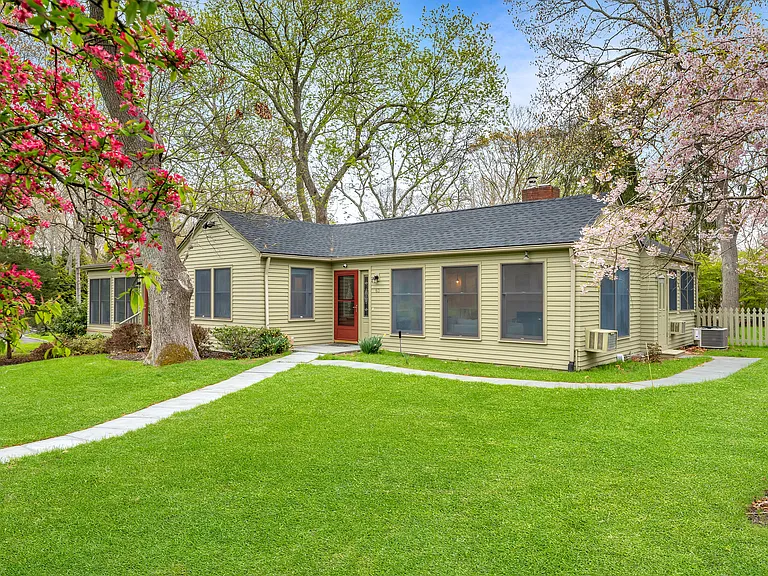 60 Aspatuck Rd — Photo 3