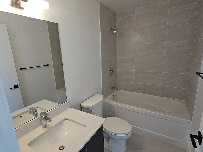 2782 Barton St E #913 — Photo 4