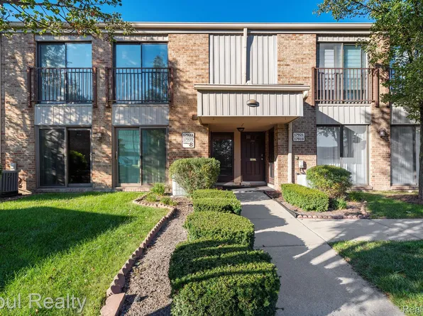 17923 University Park Dr, Livonia, MI 48152