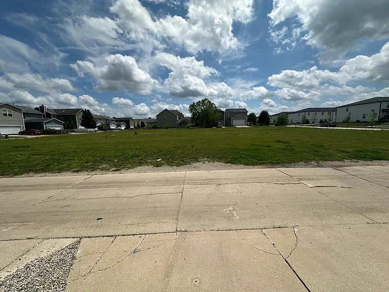 92 E South Ave — Photo 10