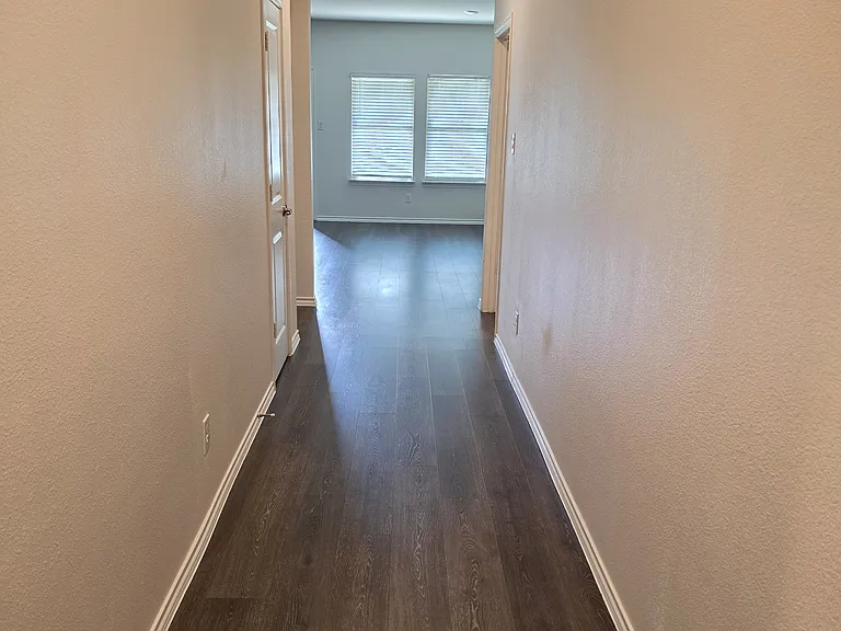 3102 Pembrooke Dr — Photo 3