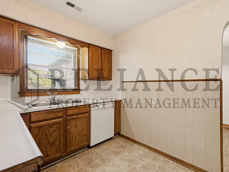 1620 E Selma St — Photo 28