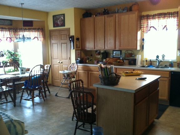 3rd image of 456 W Hunters Dr