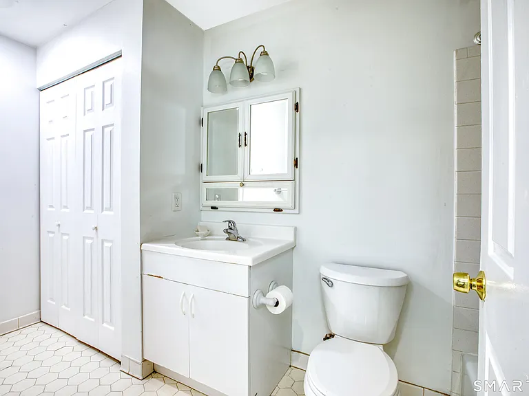 1465 E Putnam Ave #327 — Photo 15