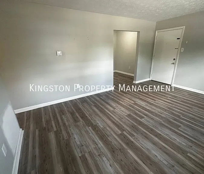 200 Summit Dr #4 — Photo 1