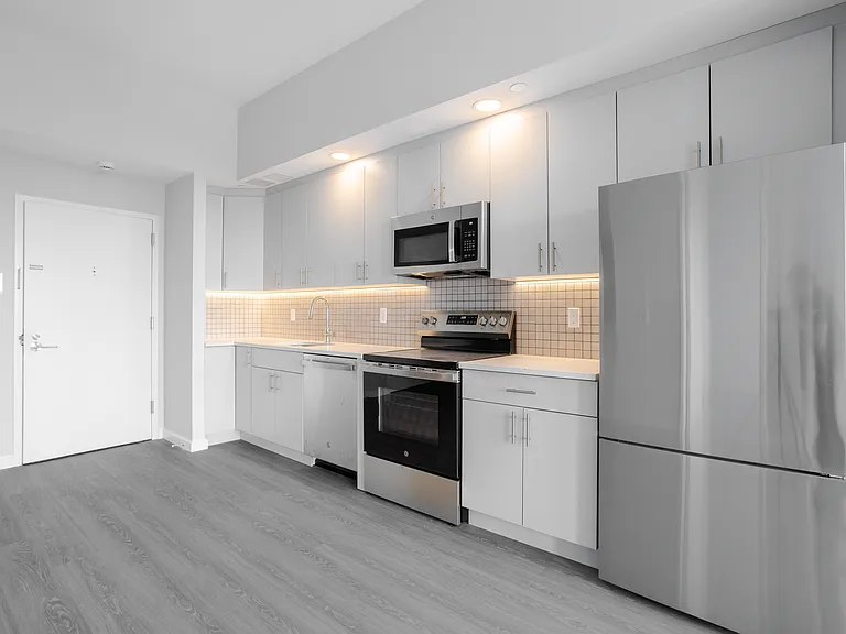 18303 Hillside Ave #2D — Photo 4