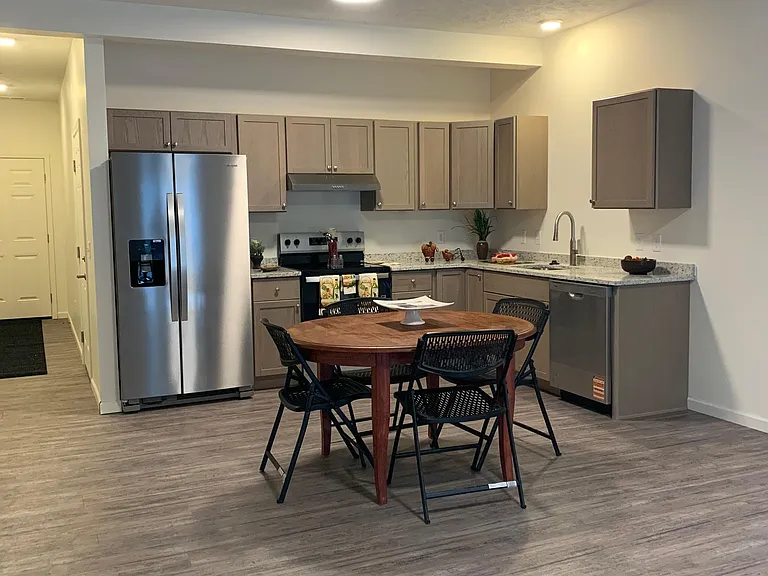 456 Westside Dr #3 — Photo 2
