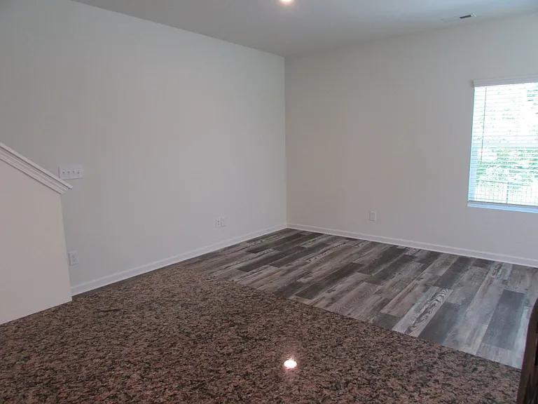 107-B Blakeslee Ct #B — Photo 4