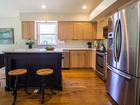 3rd image of 2837 N Saint Paul St