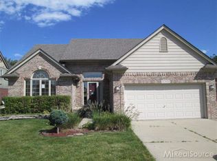 53118 Ridgewood Dr, Chesterfield, MI 48051