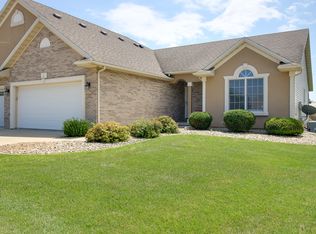 5 Inglewood Ln, Bloomington, IL