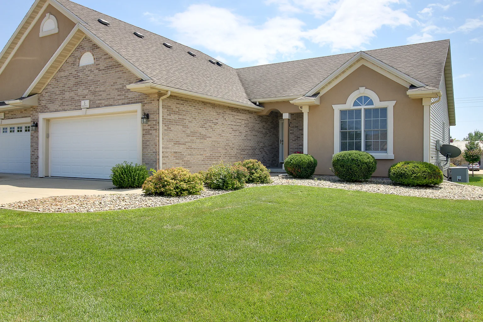 5 Inglewood Ln photo 1