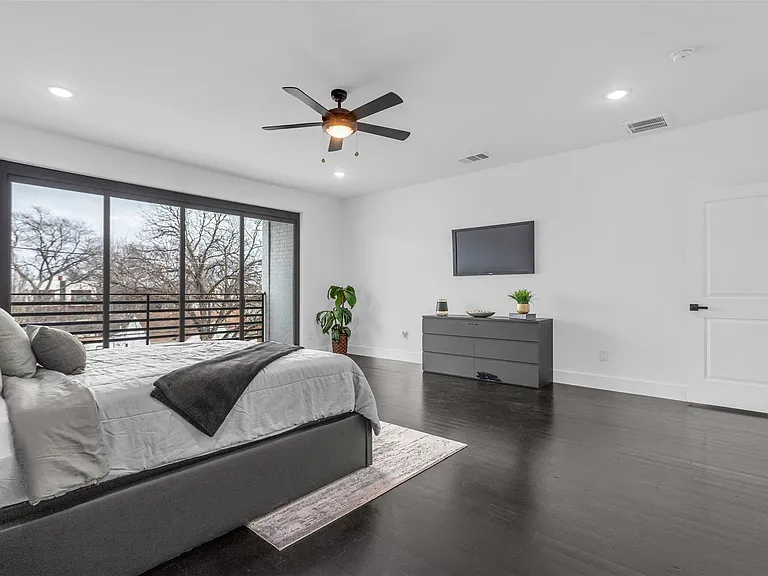 407 Dubois Ave — Photo 40