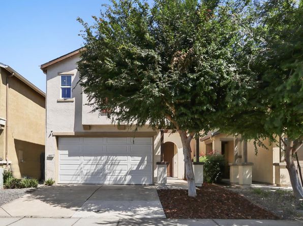 8897 Robbins Rd, Sacramento, CA 95829