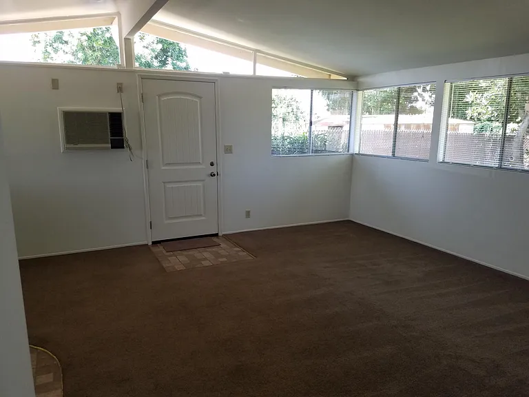 4421 N Heathdale Ave — Photo 7