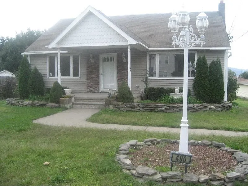 490 S Keyser Ave photo 1