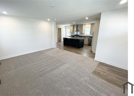 5th image of 1123 S Denny St