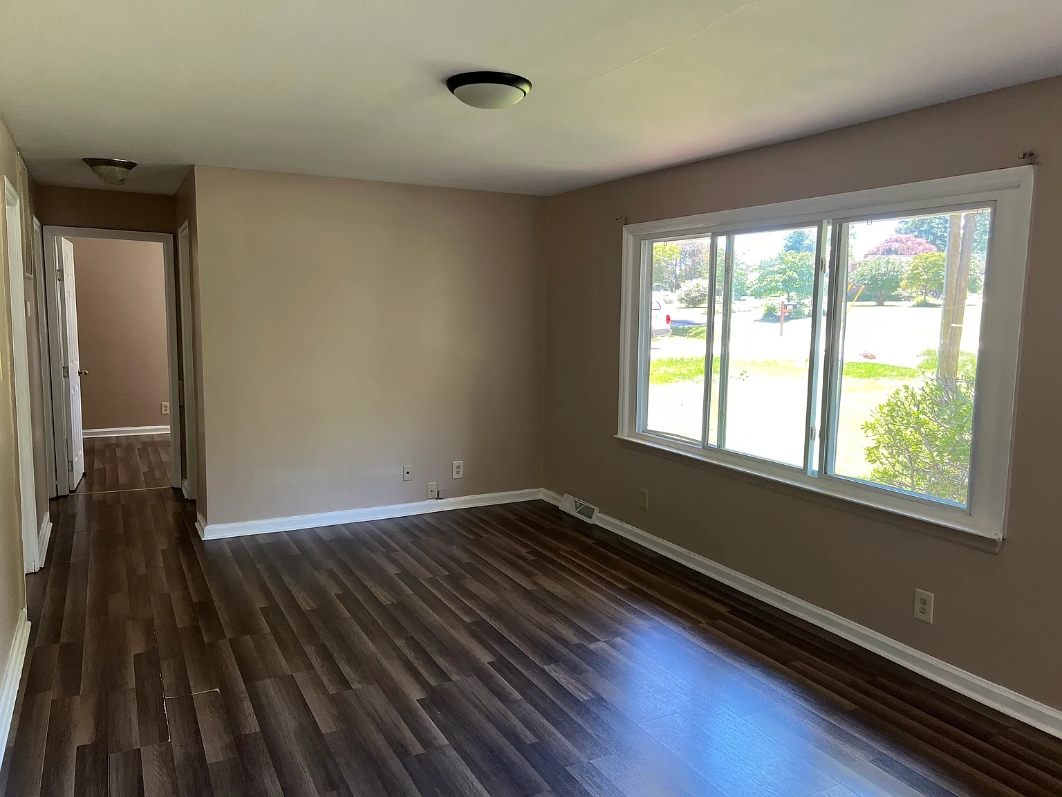 310 Eastwood Dr — Photo 2