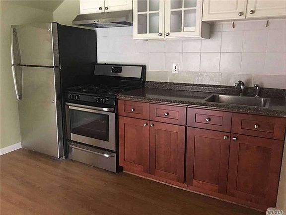 4th image of 1439 Old Northern Blvd Ste 2