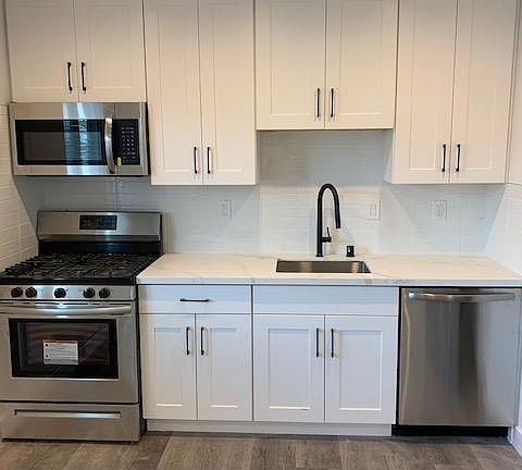 2nd image of 4132 Grand View Blvd #21