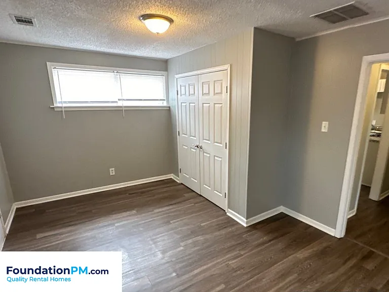 672 Carpenter St — Photo 8