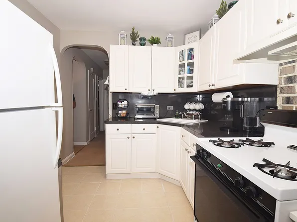 34-30 Corporal Kennedy Street image 4 of 19