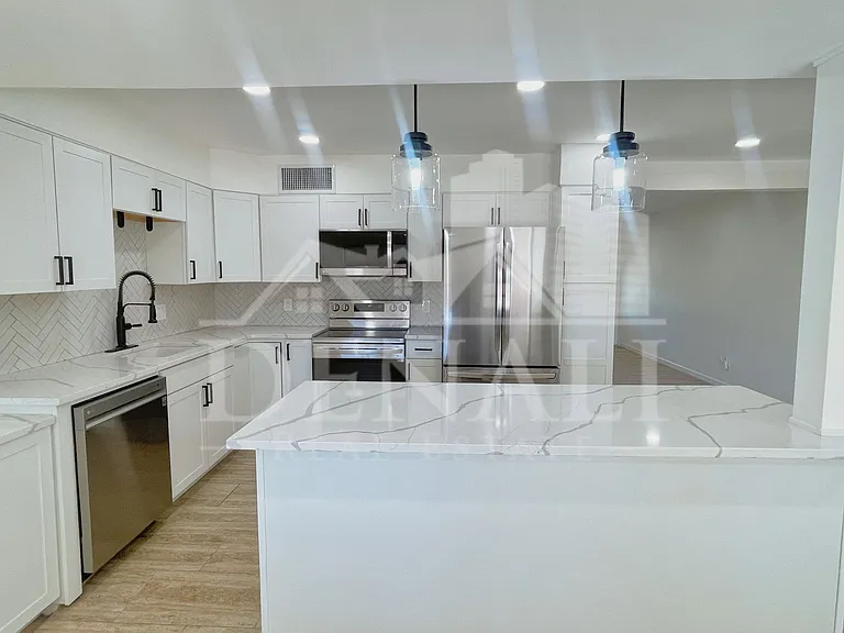 2401 E Meadowbrook Ave — Photo 11