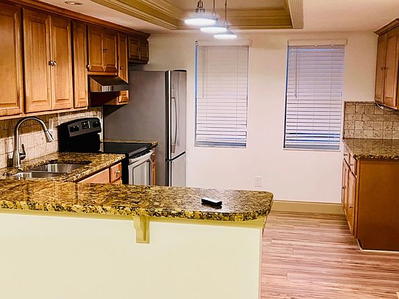4th image of 509 SE 5th Ave APT A
