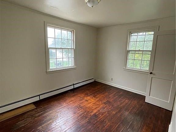 5th image of 133 Midland Ave