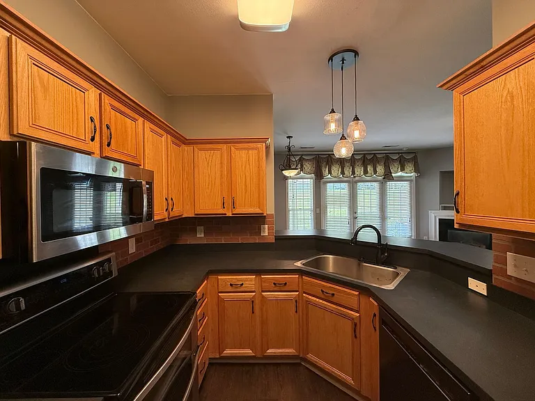 5994 Fox Point Cir — Photo 2
