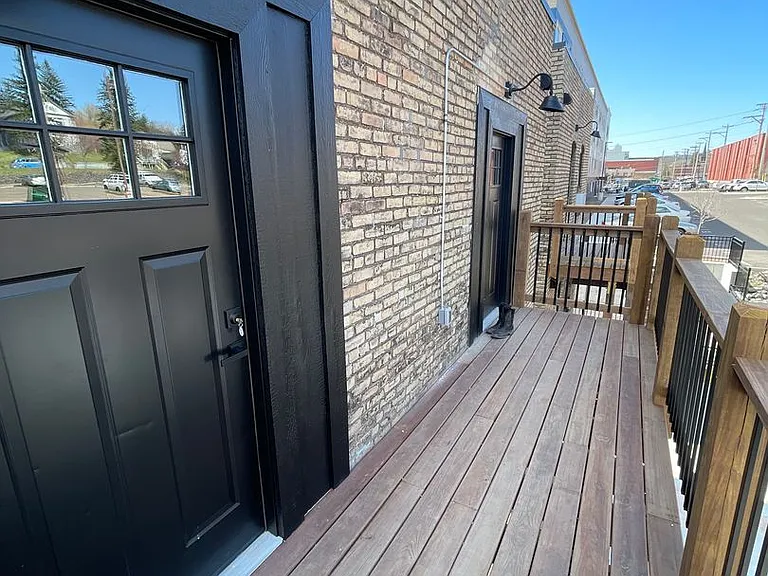 627 E 4th St — Photo 15
