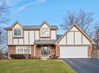 2235 Stonegate Ln, Wheaton, IL 60189