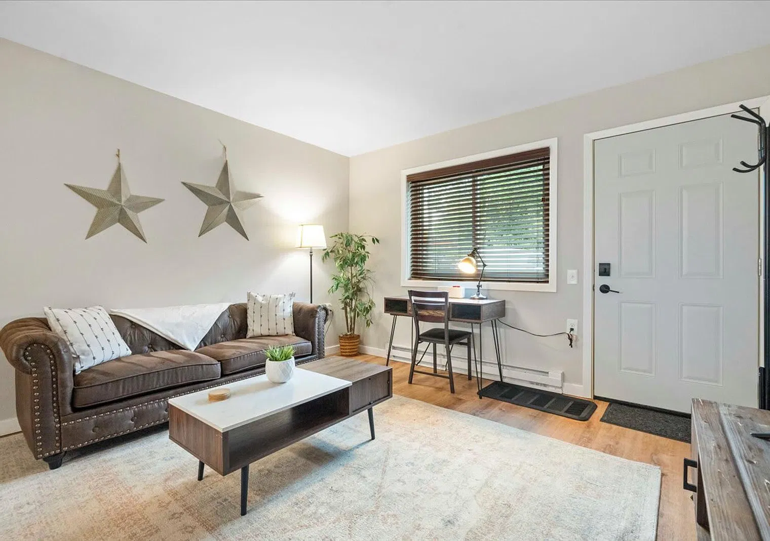 1 bed, 1.0 bath, 452 sqft, $2,349 — Photo 1