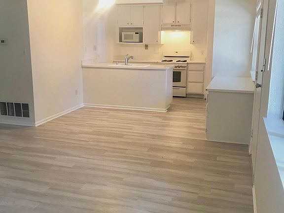 2nd image of 3017 Knollwood Ave #1