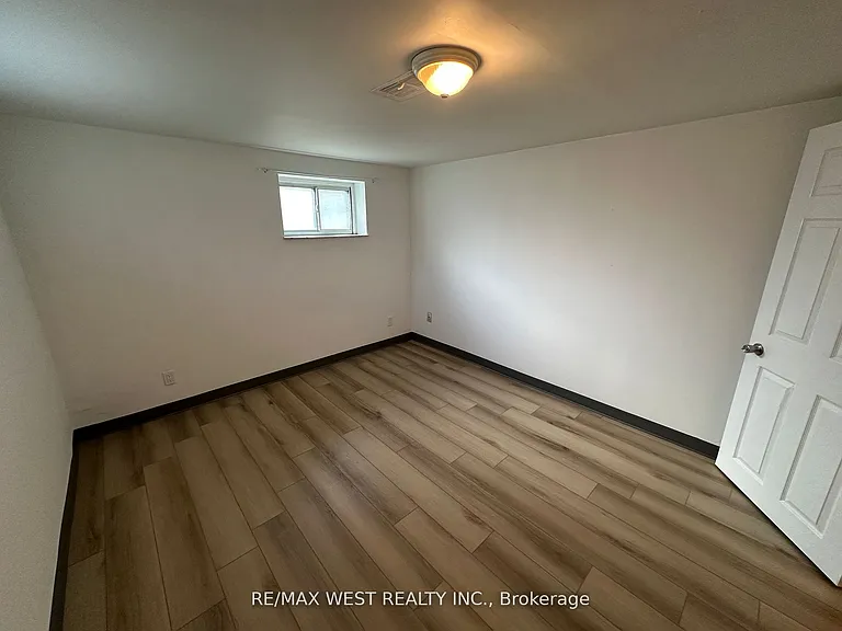 999 Caledonia Rd #BASEMENT — Photo 8